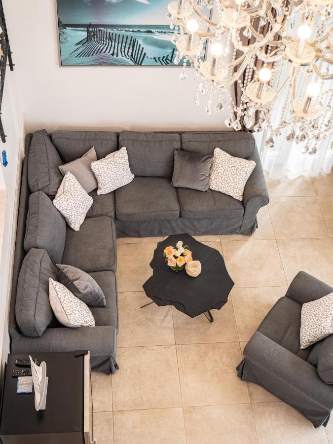 Elegant With Pool Villa